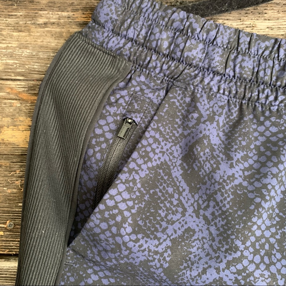 Athleta Printed Brooklyn Jogger Blue Python
NWOT - Picture 6 of 11